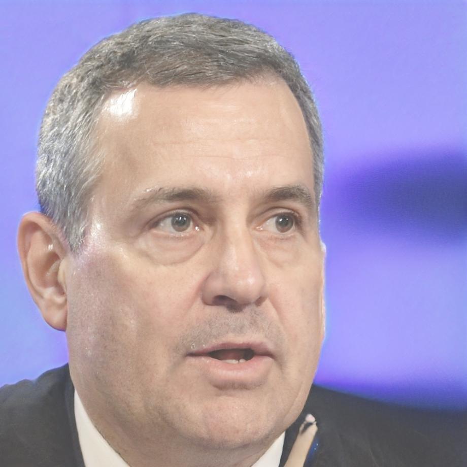 Portrait de Marc Dubois, expert en gestion de patrimoine